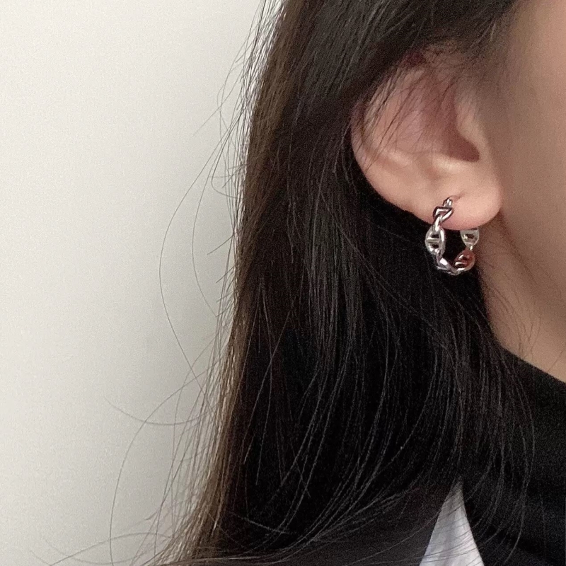 H**me5 earrings